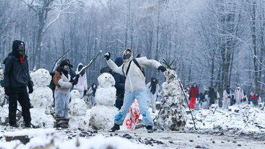 Klimaaktivisten im Winter im Dannenröder Forst