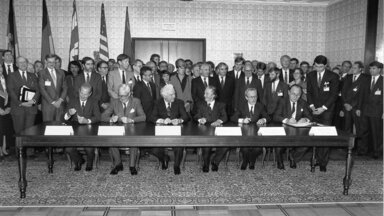 Unterzeichnung des Abschlussdokumentes der 2+4-Verhandlungen in Moskau