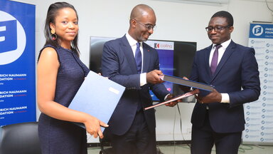 Signature de partenariat entre la Fondation Friedrich Naumann, Bloomfield Investment Corporation  et COFINA