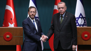 Der israelische Staatspräsident Isaac Herzog und der türkische Staatspräsident Recep Tayyip Erdogan