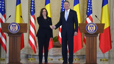 US-Vizepräsidentin Kamala Harris und der rumänischen Präsidenten Klaus Iohannisin Bukarest, Rumänien