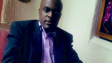 Foto 
  Jeffrey 
 
  Moyo
