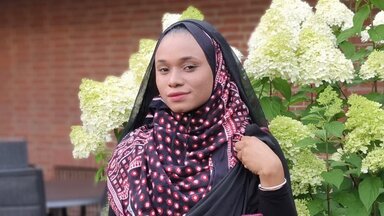 Foto 
  Nasra
 
  Omar
