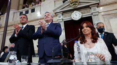Der argentinische Präsident Alberto Fernandez zusammen mit Cristina Fernandez de Kirchner und Sergio Massa.