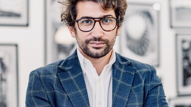 Foto 
  Geoffrey 
 
  Ditta Ph.D. 
