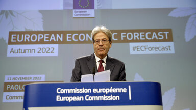 Der für Wirtschaft zuständige EU-Kommissar Paolo Gentiloni gibt eine Pressekonferenz zur Vorstellung der Herbstprognose 2022 der Europäischen Kommission in Brüssel, Belgien