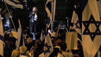 Former Israeli Foreign Minister Tzipi Livni speaks during a protest against the Prime Minister Benjamin Netanyahu's judiciary overhaul in front of the Israeli prime ministry office in Jerusalem