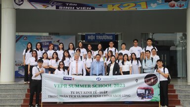 Prof. Dr. Andreas Stoffers (front, third from the left) with participating speakers and students of VEPR Summer School 2023 outside Thai Nguyen University's Hall