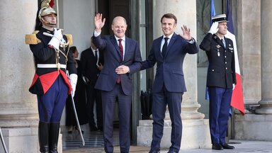Der französische Präsident Emmanuel Macron und der deutsche Bundeskanzler Olaf Scholz