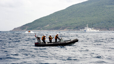 Die japanische Küstenwache patrouilliert im ostchinesischen Meer vor den Senkaku-Inseln.
