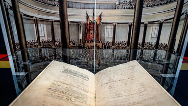 Die Paulskirchenverfassung vom 28. Maerz 1849" in der Paulskirche in Frankfurt am Main