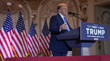 Der republikanische Präsidentschaftskandidat und ehemalige Präsident Donald Trump spricht auf einer Super Tuesday-Wahlparty am Dienstag, 5. März,