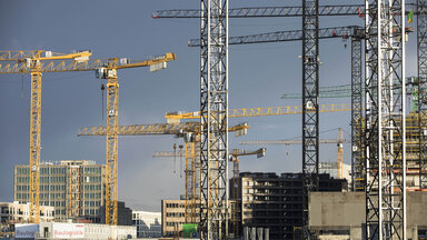 Baukräne auf der Europacity.