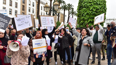 Frauen versammeln sich anlässlich des Internationalen Frauentags in Rabat, Marokko 