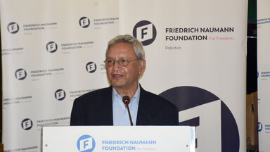 Foto 
  Manzoor
 
  Ahmad
