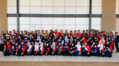 A group photo of participants, trainers, and organizers from GMM's Leadership Training for Community Leaders in Pengerang, Johor, on 24-25 April 2024