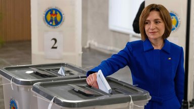 Die moldauische Präsidentin Maia Sandu gibt ihre Stimme bei den moldauischen Parlamentswahlen 2025 ab. 