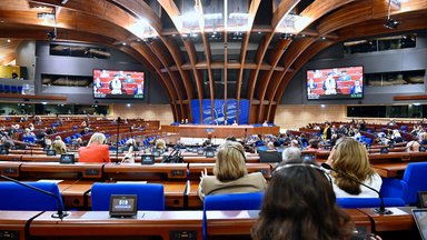  die Parlamentarische Versammlung des Europarats (PACE) 