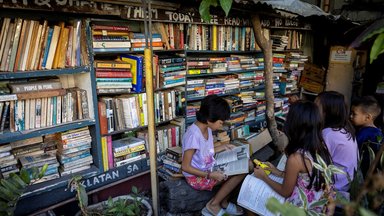 Hernando Guanlao's communal library in Makati, Metro Manila, Philippines. © Reuters