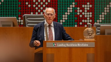 Erster Preisträger ist der ehemalige Bundesverfassungsrichter Wolfgang Hoffmann-Riem.