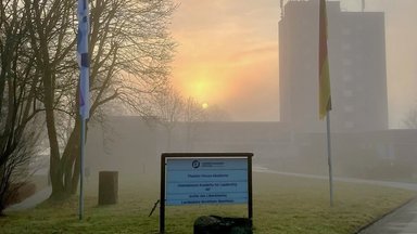 Misty morning in front of the Theodor-Heuss building at Gummersbach.