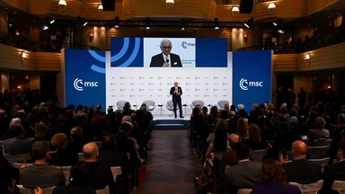 MSC – Wolfgang Ischinger, Leiter der Sicherheitskonferenz, hält am letzten Tag der Münchner Sicherheitskonferenz seine Abschlussrede.