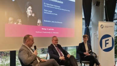 Podiumsdiskussion- von links nach rechts P.Langer, Dr.Holtzmann, J.J.Schumann