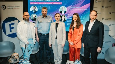 Gruppenfoto, ndré Hassan Khan, Sebastian Gold, Prof. Dr. Gerlinde Groitl, Christina Bachmann, Christoph Meyer