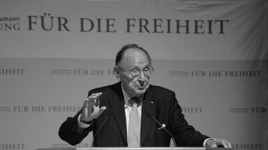 Hans-Dietrich Genscher bei der Stiftung für die Freiheit. 