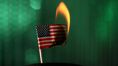 USA, brennende Flagge, Charlottesville