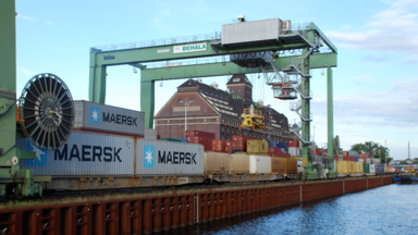 Logistik und Mobilität: Bootstour Westhafen Berlin Friedrich-Naumann-Stiftung für die Freiheit