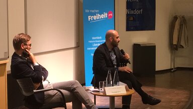 Ahmad Mansour (2.v.l.) in Hamburg.