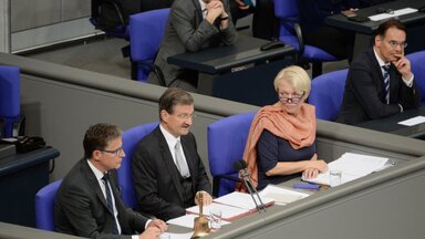 Hermann Otto Solms eröffnete in seiner Rolle als Alterspräsident des Bundestags die konstituierende Sitzung.