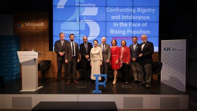 Unter dem Titel „Confronting Bigotry and