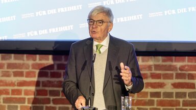 Prof. Dr. Jürgen Morlok beim Stabwechsel 2018