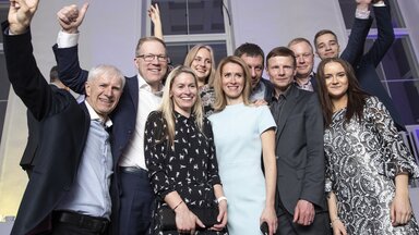 Kaja Kallas, Spitzenkandidatin der Reformpartei und Unterstützer nach der Bekanntgabe der Ergebnisse  der Parlamentswahl in Tallin