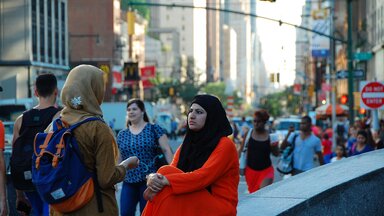 Musulmanas en un aciudad