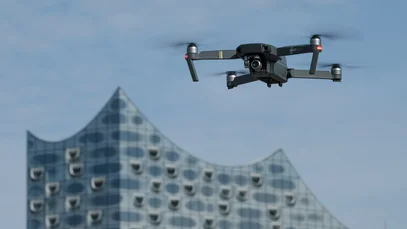 Die wachsende Drohnenbedrohung verändert Europas Sicherheitslage grundlegend und zeigt, wie neue Technologien Politik, Gesetzgebung und Abwehrstrategien zugleich herausfordern.