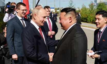 Kremlchef Wladimir Putin begrüßt Nordkoreas Diktator Kim Jong Un