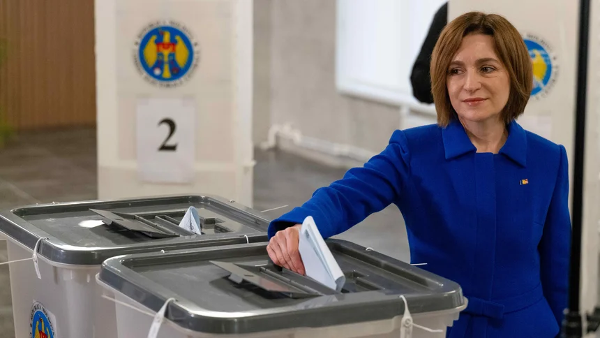 Die moldauische Präsidentin Maia Sandu gibt ihre Stimme bei den moldauischen Parlamentswahlen 2025 ab. 