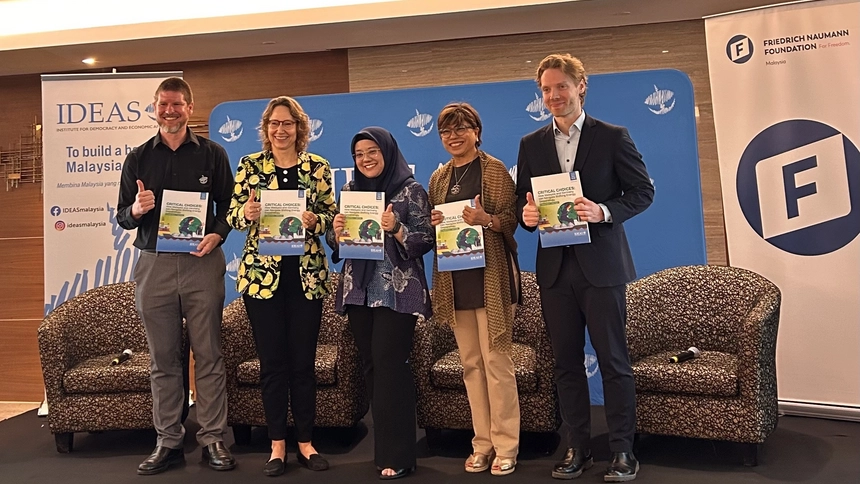 (from the left) Dr Stewart Nixon (IDEAS Director of Research), Katrin Bannach (FNF Malaysia Project Director), Aira Azhari (IDEAS CEO), Tan Sri Datuk Dr Rebecca Fatima Sta Maria (IDEAS Board Director), Malte Küper 